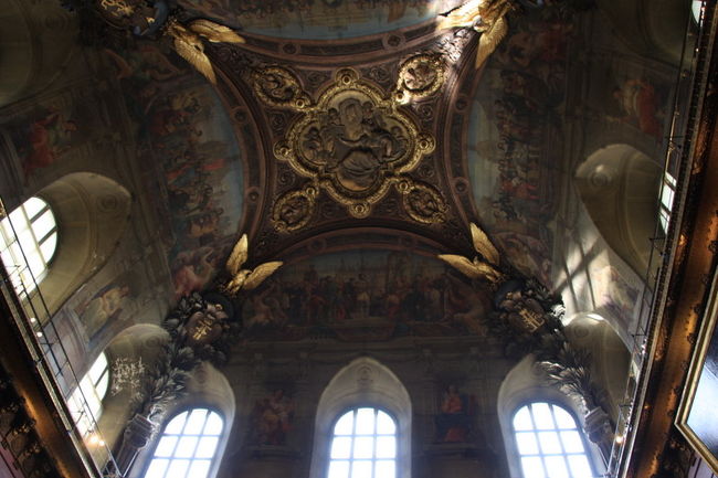 もともとルーブル宮という宮殿だった建物。建物自体随所に見ごたえを感じさせてくれるものがあります。