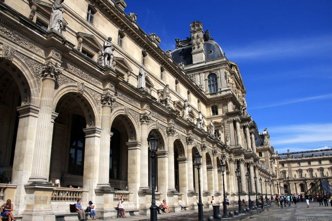 宮殿建設にまつわる面白いエピソードがあります。