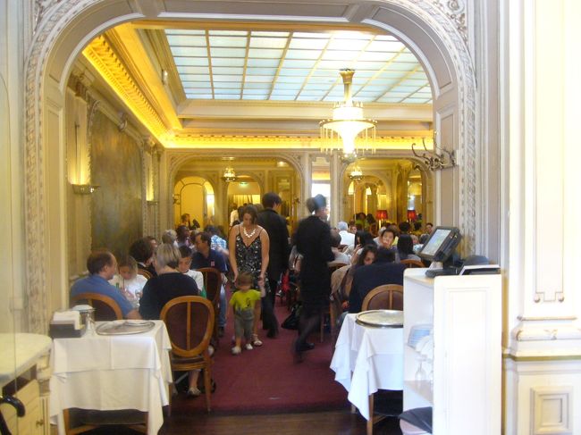 店内はこんな感じ。