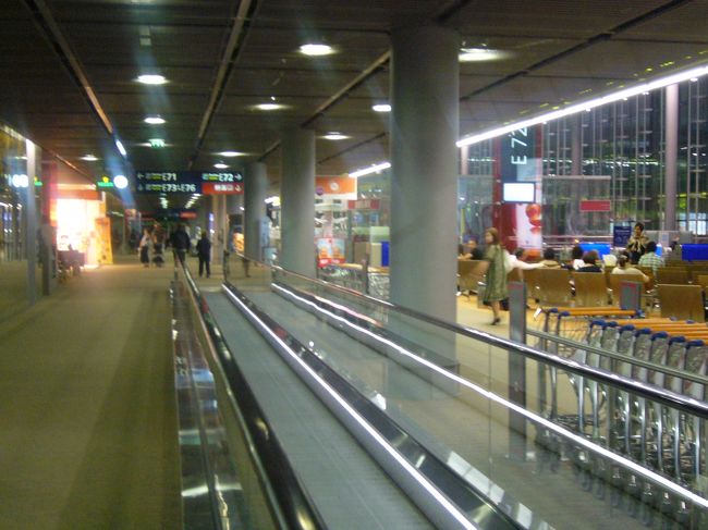 シャルル・ド・ゴール空港に到着。