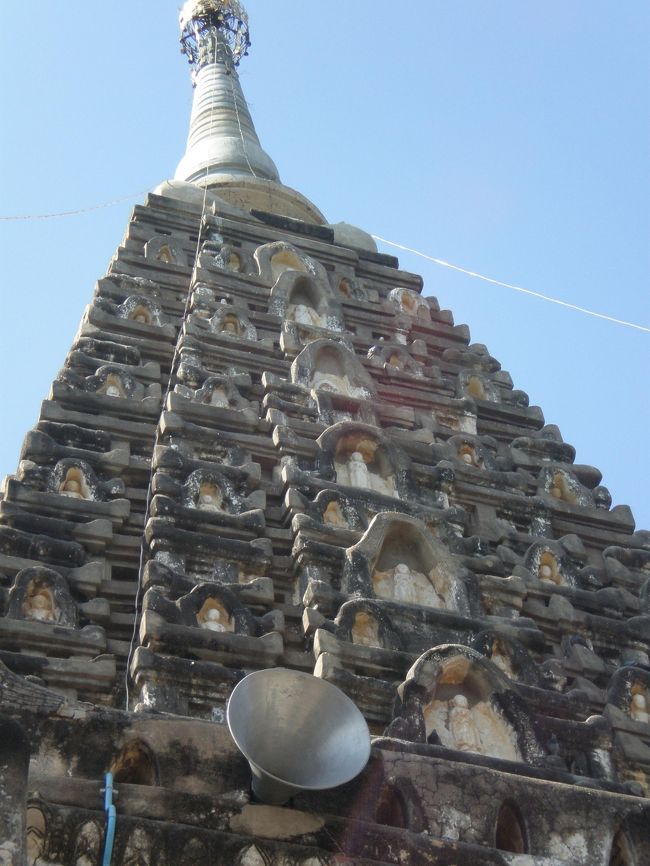 置かれているのでなく！彫られている。