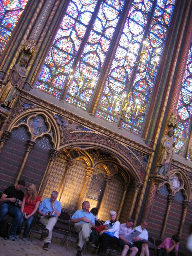 椅子があってありがたい。みんな長居しちゃいます。