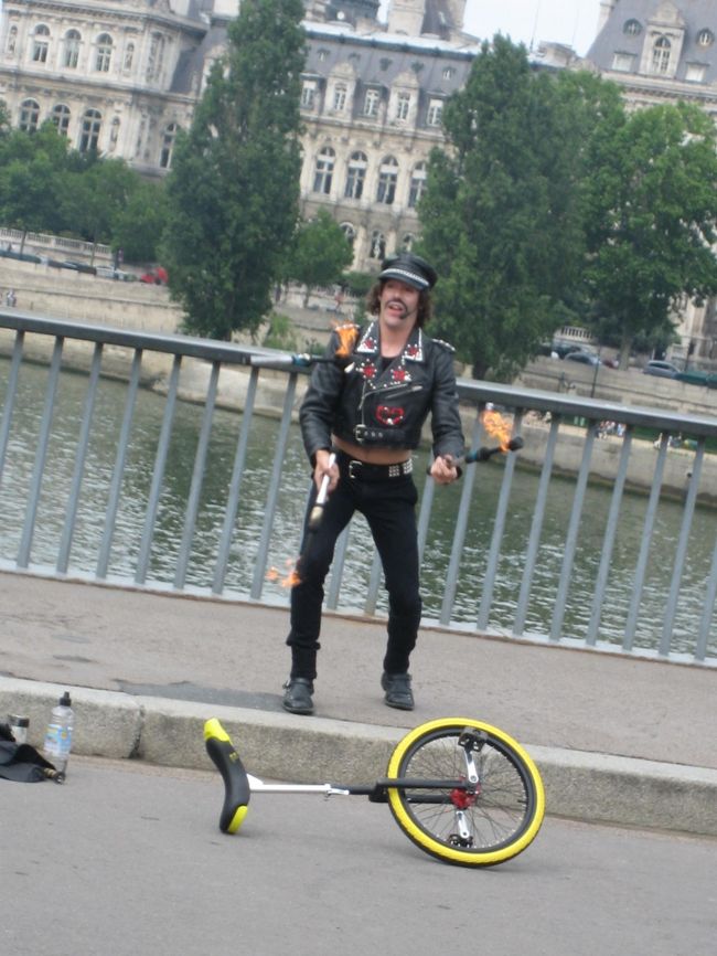 フレディ・マーキュリーはジャグリングもするんです。やっぱりいろいろとすごい人だ。