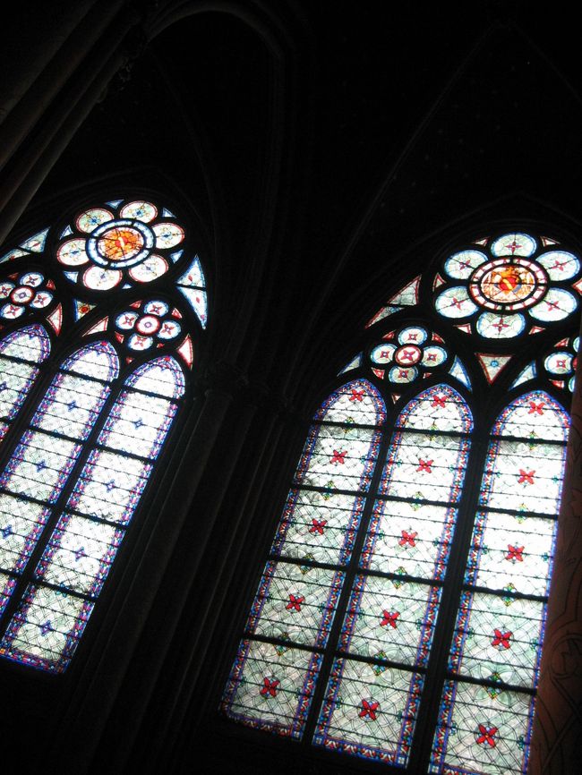 寺院内の中心には、壁画が何枚か絵本のように並んでいて、それに見入っていたら神父さんが声をかけてくれました。<br />しかも日本語で！びびった。<br />（たしか）上智大学でフランス語を教えてらっしゃったとのこと。<br /><br />壁画のことなど、日本語で説明してくれてありがたかったです。<br />この旅で一番ながく日本語で会話した方でした。何だか変な感じ。