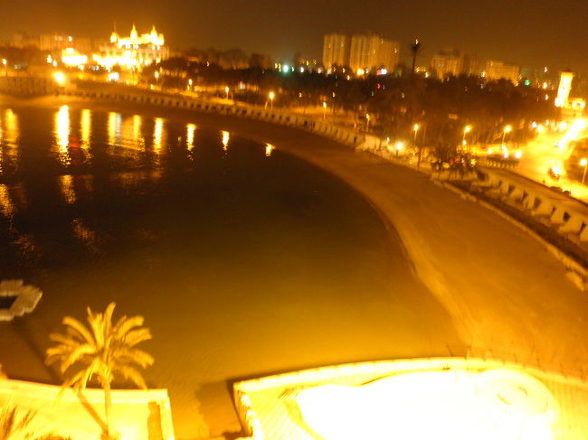 ホテルの窓から見た夜景