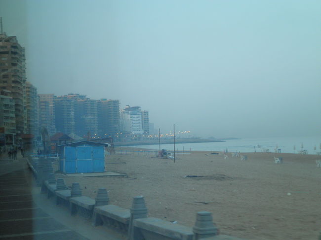 アレキサンドリア市内<br /><br />＊海岸沿いを走行しています