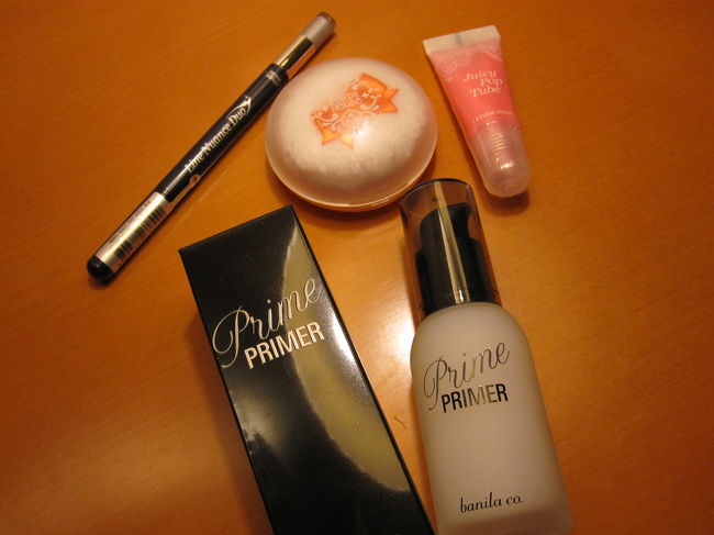 カラーものは、【エチュードハウス】が断トツです。<br /><br />左のペンシルは、アイライナーとアイシャドウが一体になっていて、４８０ウォンととってもリーズナブル。<br /><br />ここのチークをつけていると、知らない人にまで、「どこのチークですか？」ときかれたことがある程の、かわいい発色なんですよ♪<br /><br />下のFD下地のみ、【バニラ・コ】毛穴レスになるらしい。<br /><br /><br />明洞のコスメショップは、ソウルナビから、クーポンがGETできるので、<br />旅行前にCHEKしてみてくださいね。