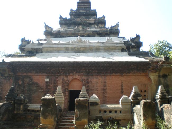 中国寺院<br /><br />中は、何もなくて、荒れてた。