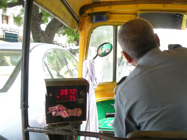 １日目はOld Delhi！<br />町まではリキシャーで。