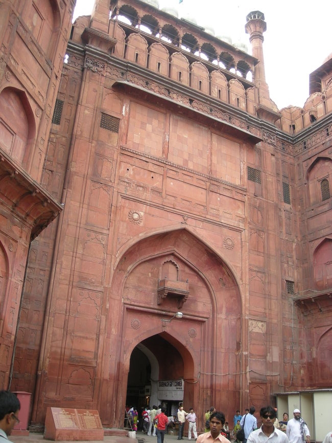 近くまで行くとその力強さに圧倒されます