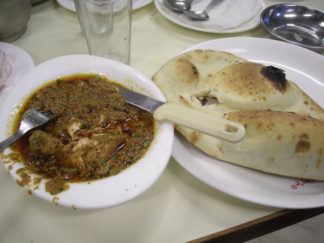 昼食は有名なカリムホテルで。<br />ナンがふかふかでおいしかった〜