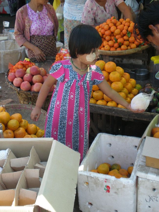 お家のお手伝いをする、女の子。<br /><br /><br />めっさ可愛いワンピース着てる。