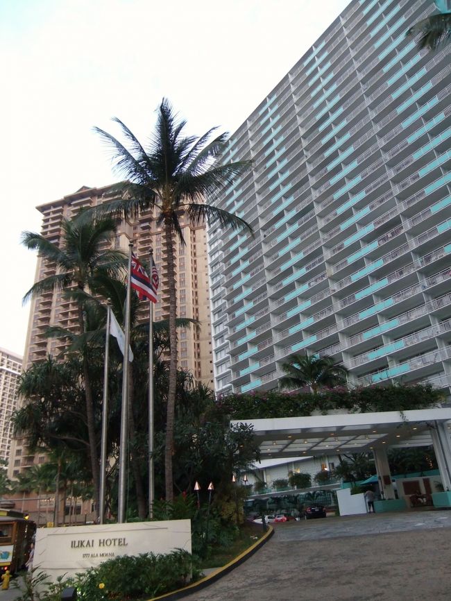 初日は豪華に行こう！って事でイリカイホテルの最上階サレントスで食事。<br />前菜・サラダ・メイン・デザート・紅茶で一人5000円のコースを注文しました。<br />