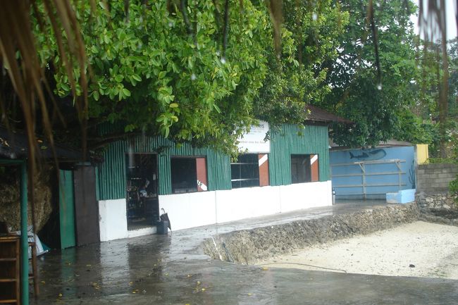 プルクラダイブショップはモアルボアルの老舗SANPAGUITA RESORTと提携しているそうです。<br />ここはイタリア人の経営です。<br />ほとんどのポイントはヨーロピアンたちが開拓したそうです。