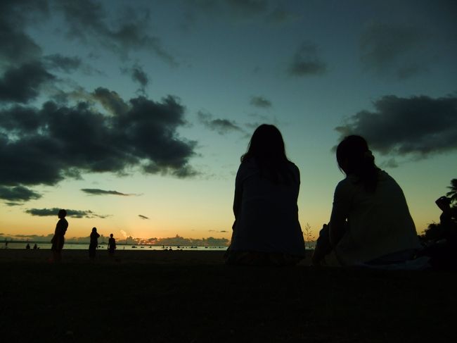 私たち二人は夕日を見ながらたそがれ中。