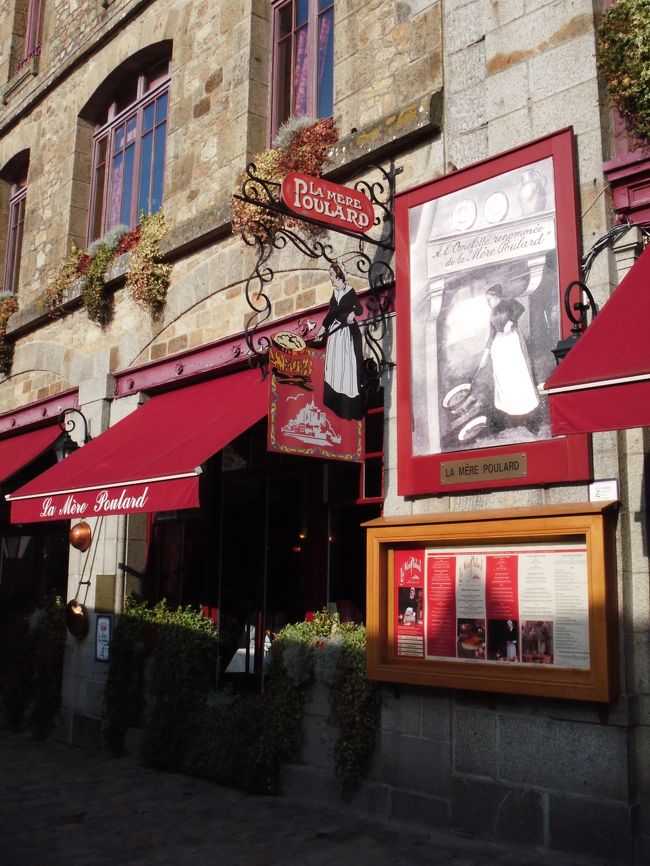 １９世紀に巡礼者のための宿泊施設を開いたプーラール婦人が考案した玉子をじっくり泡立て、たっぷりのバターで焼いたオムレツが有名