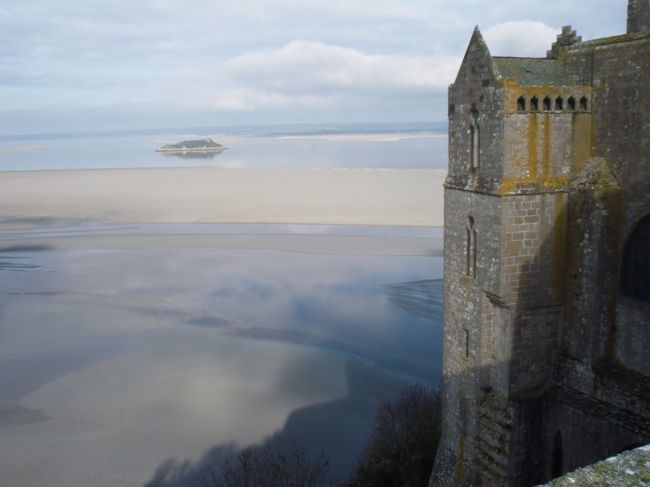 １３：２６　西側テラスへ到着<br />教会正面にあるこのテラスは海抜８０mの所にあり、絶好の眺めを楽しめます<br />