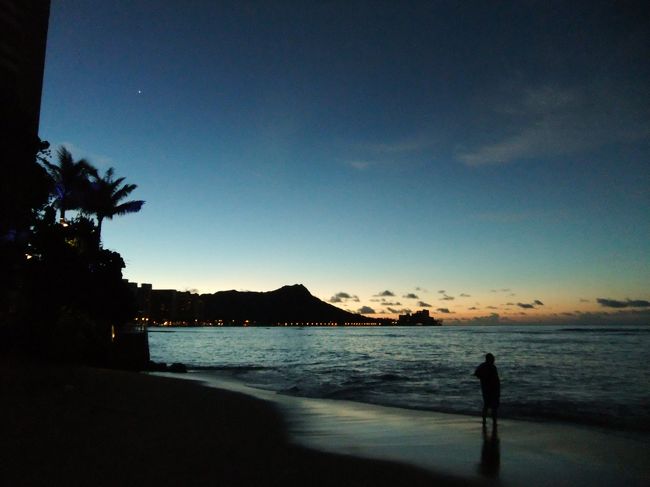 朝日を見に早起き。<br />ダイヤモンドヘッドが綺麗。