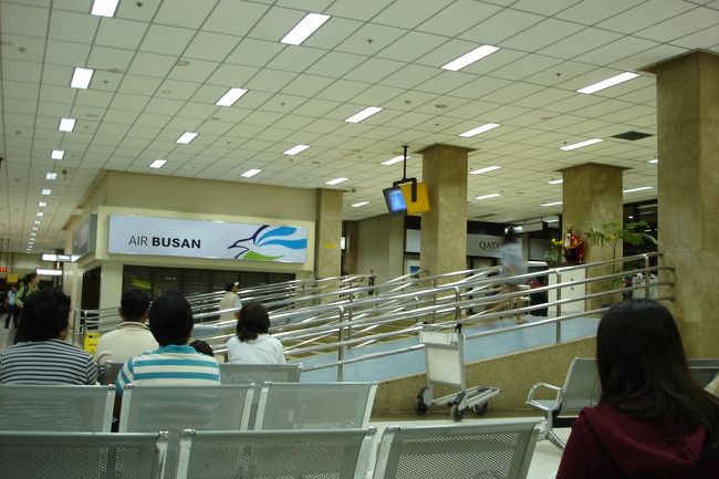 帰ります<br />セブマクタン空港です<br />朝８時の便なのにホテルに４時半に迎えに来るツアーって(>_<)