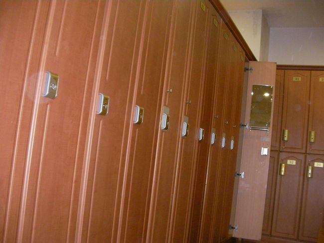 スパの脱衣場<br />ロッカーには、鍵が付いており<br />安心して入浴できます。