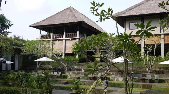 レストラン。<br />朝しか使かってないけど、夜もそんなに高くなかったと思う。<br />