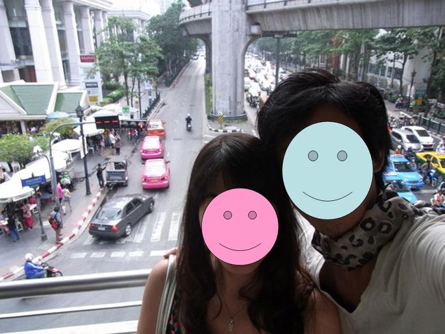 今日はお土産を買ったりぶらぶらウィンドウショッピングをしてゆっくり過ごすことになっていました。グランドハイアット近くのスカイウォークで記念撮影。