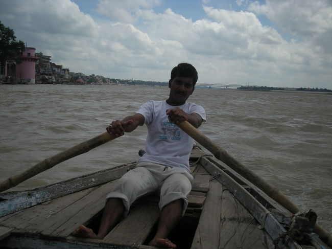 歯並びががたがたのお兄さんが漕いでくれました。