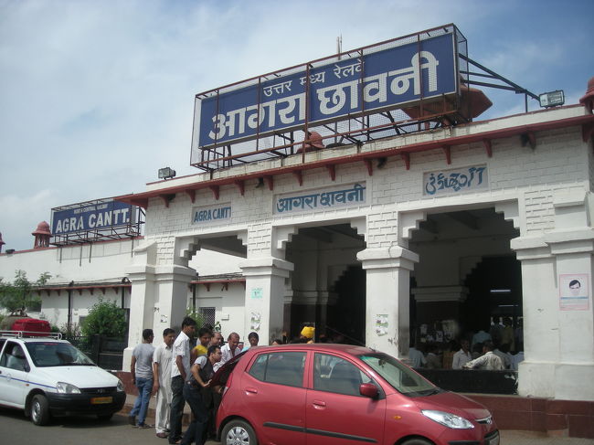 五日目はアグラです！<br />アグラまでは電車で行きました。