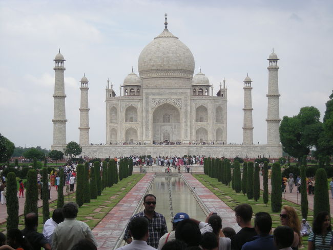どーん！きました！<br />世界遺産！タージマハルです！！！<br />とても美しい！本当にきれい！見惚れます！