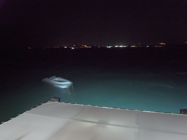 なんだか天気がいまひとつで、タイらしいムシっとした暑さを想像してたのに、意外と快適なんですけど。。。裏切られた気分。<br /><br />風も強く、いつもは出港前にバクチクでお祈りしてから出港となるのですが、そのセレモニーもなくって、ちょいと寂しいスタートとなりました。<br /><br />