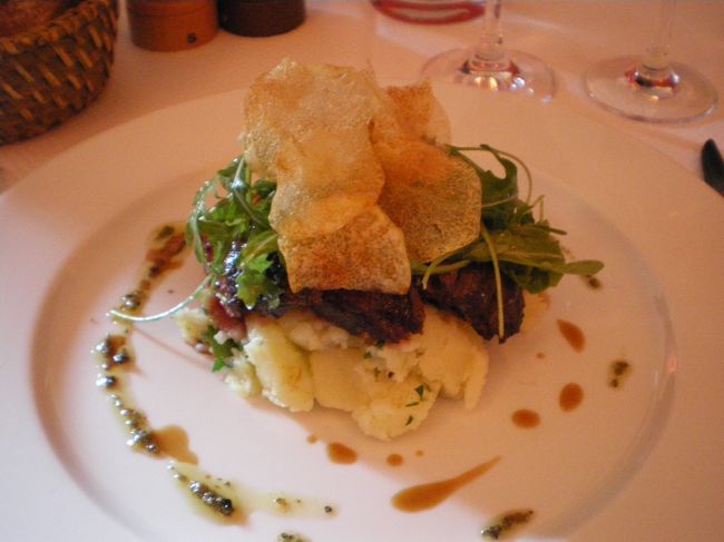 メインは子牛の胸肉のステーキとマッシュポテト添え。<br /><br />こちらもとっても美味しい！