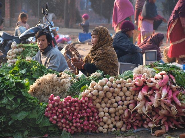 お寺の前は、野菜市場として活気があった