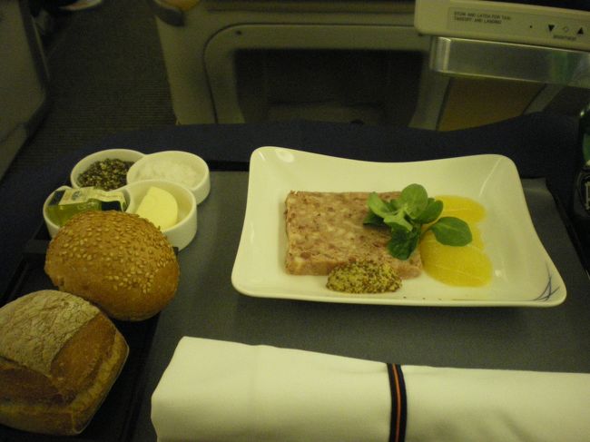 前菜はパテ・ド・カンパーニュ