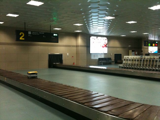 18時30分、釜山金海空港到着〜。<br />小さい飛行機なので荷物もすぐピックできます。