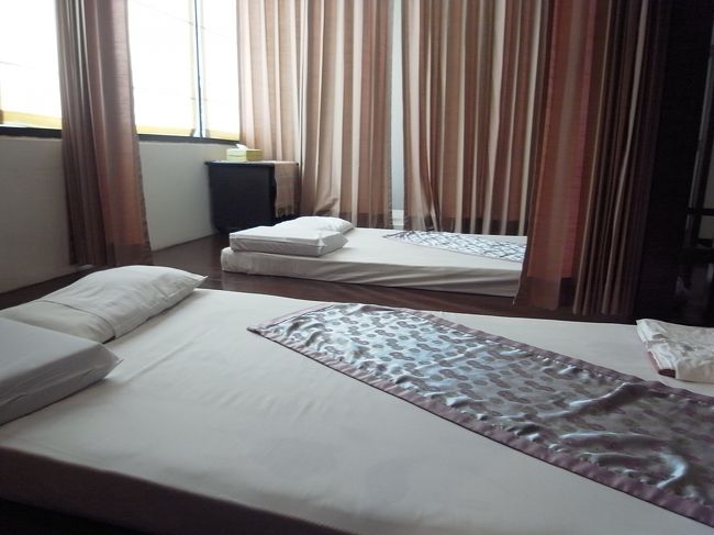 そして、タイに来たらやっぱりタイ古式は受けておかないと。<br />着替えを貸してくれるのですが、ここではいたタイパンツがかなり気に入り、この後どっかで見かけたら絶対買って帰ろうって思ってたのに、意外に意識して探してみても出くわさなかったんですよね、、、残念。<br /><br />タイ古式マッサージは合格点。<br />終わりに近づくと、もっとずっとやってて〜ってなりますよね。