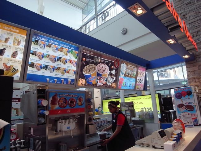 プーケットでお気に入りのチェーン店ができました。<br />かなり私好み〜<br /><br />日本でもファーストフードの店に行くと、ハンバーガーとか頼まずに注文はシェークだけって人ですから、私にはうってつけ！