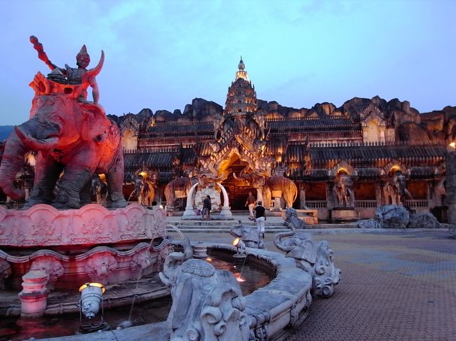 象さんのオブジェも立派です。