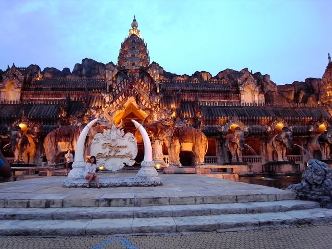 これが劇場の建物ですけど、ほんとにすごい立派なの！