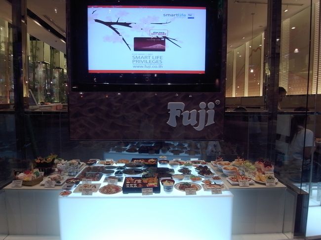 事態はこの晩、ついに深刻にやってきました。<br />脳裏には憎き『ＦＵＪＩ』のカツカレーがちらつきます。<br /><br />もう絶対、カレーがいけなかったに違いない！<br />ちょっと、あれっ？って味したんだもん。<br />お腹痛い〜〜〜〜！！！誰か助けて、お願い〜〜〜〜〜