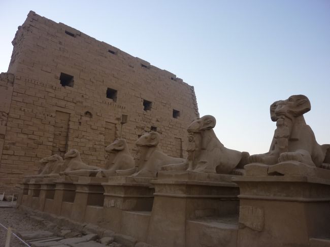 入り口ではスフィンクスがお出迎え。<br />テンションが上がりまくった。