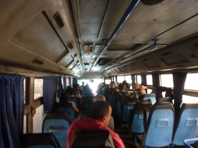 カイロ空港のATMで現金を下ろした。<br />JCBを初めて海外で使う事が出来て、<br />とても驚き!<br /><br />空港からカイロ市内へはバス2LE.