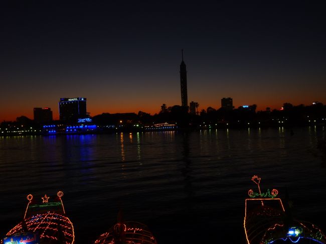 博物館出ると、日が落ちていた。<br />結構な時間、中に居たかも。。