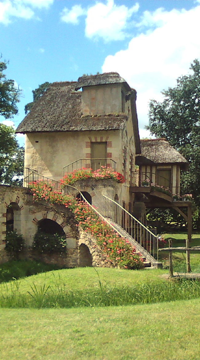 花で彩られたアーチや階段。<br />かわいいもの好きな人なら、きっとテンション上がるでしょう。