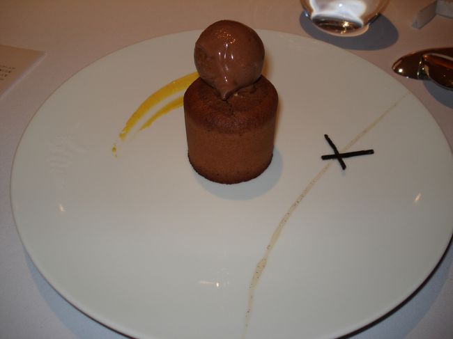 フォンダンショコラ。<br />スプーンを入れると・・・