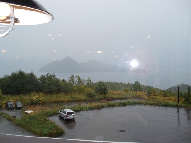 雨で洞爺湖もかすんで見えます。<br />この後豪雨のドライブで札幌へ。<br /><br />無事に帰れてよかった。。