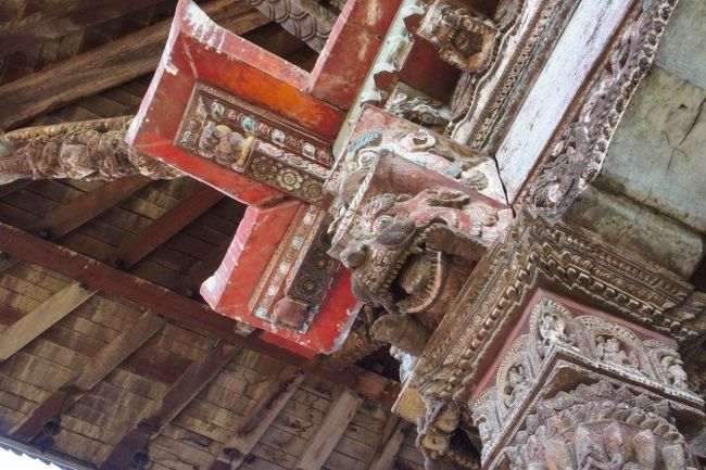 柱には彩色が残っていました。