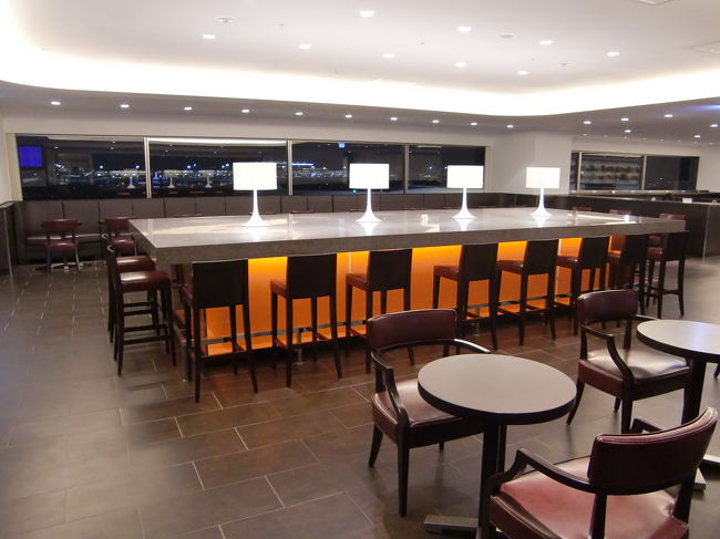 羽田空港のラウンジはつい最近リニューアルされ、豪華で広々としたラウンジになりました。