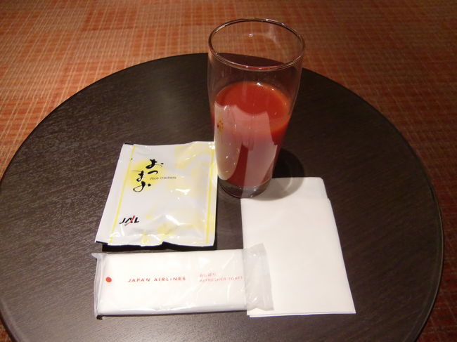 こちらで頂いたもの。<br /><br />トマトジュースとおつまみを頂きました。