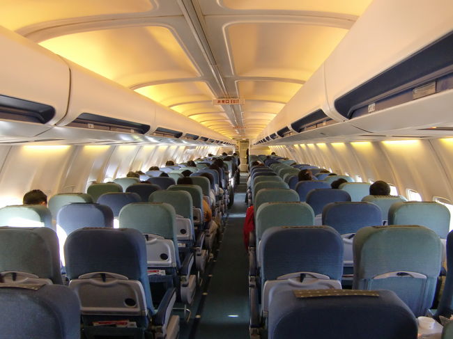 最後方からの機内の様子。<br /><br />