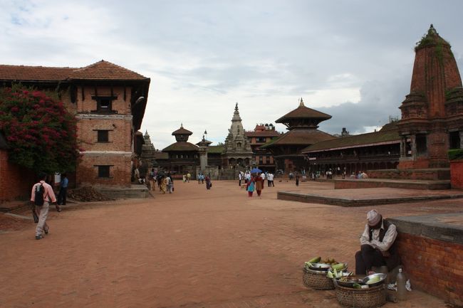 感覚に<br /><br /><br />それにしてもネパールの物価を考えると、１０＄は高すぎ！！！！<br /><br />２０１０年からは、１５＄に値上がりらしい。。。。<br />もちろんネパール人はタダ。